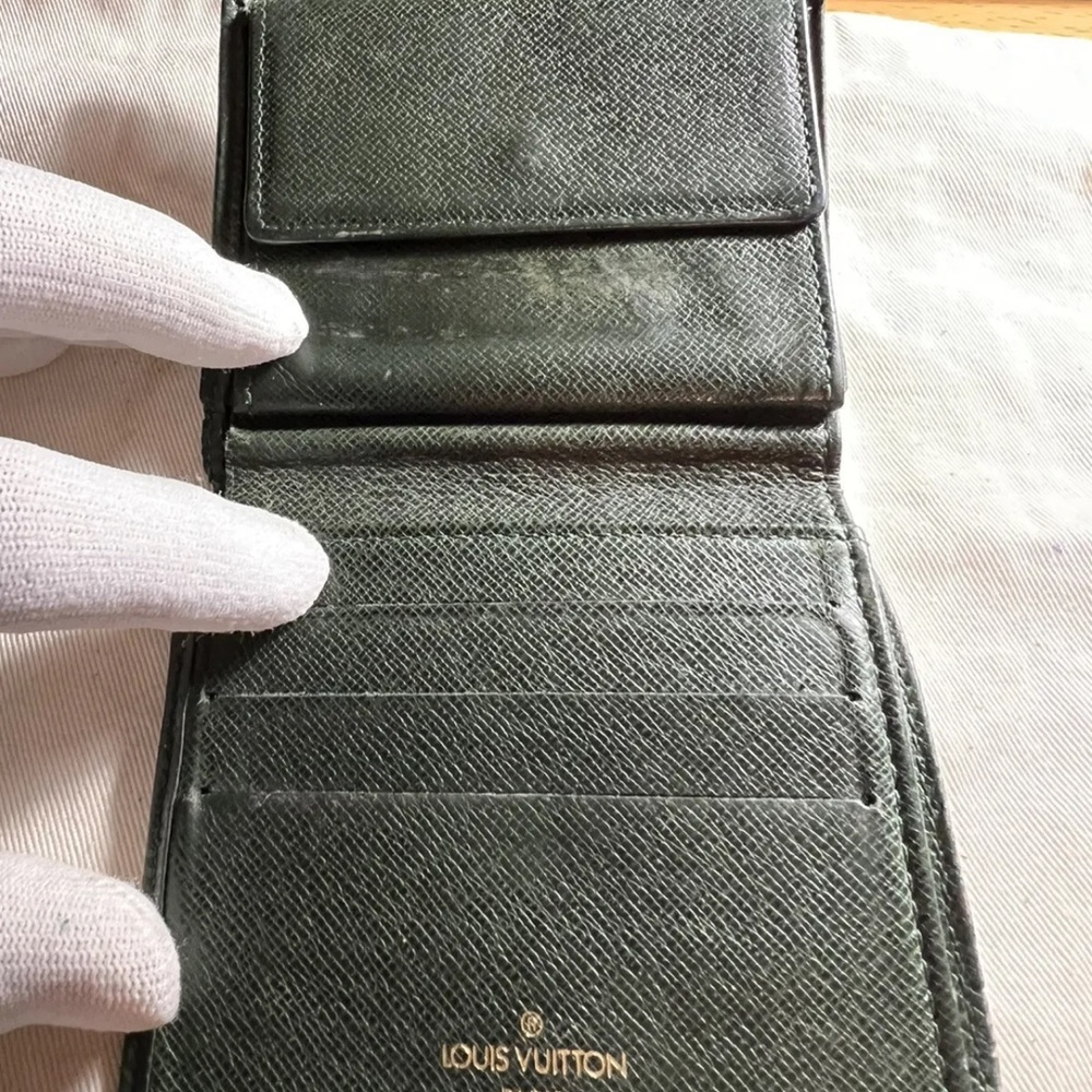 Authentic LOUIS VUITTON Paris Sea Green Taiga Leather Bifold Wallet FRANCE NR - Picture 3 of 8
